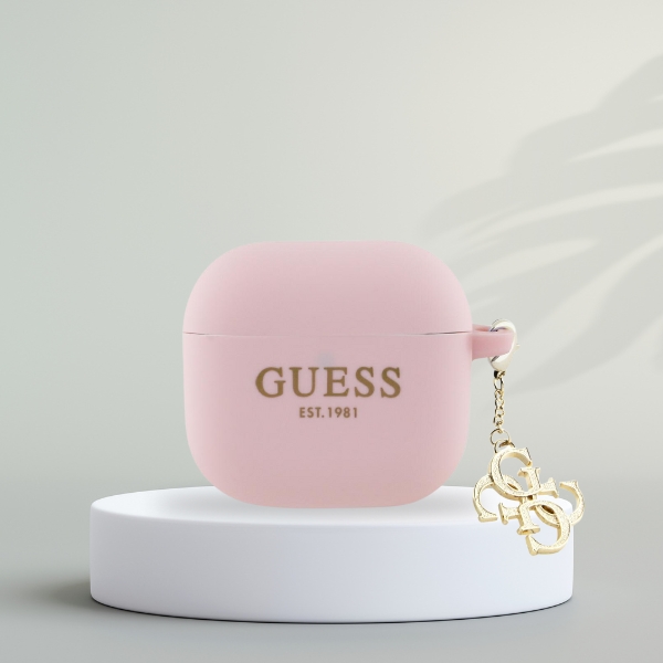 Oryginalne ekskluzywne etui od marki Guess z kolekcji Silicone 4G Charm dla Apple AirPods 4, różowe